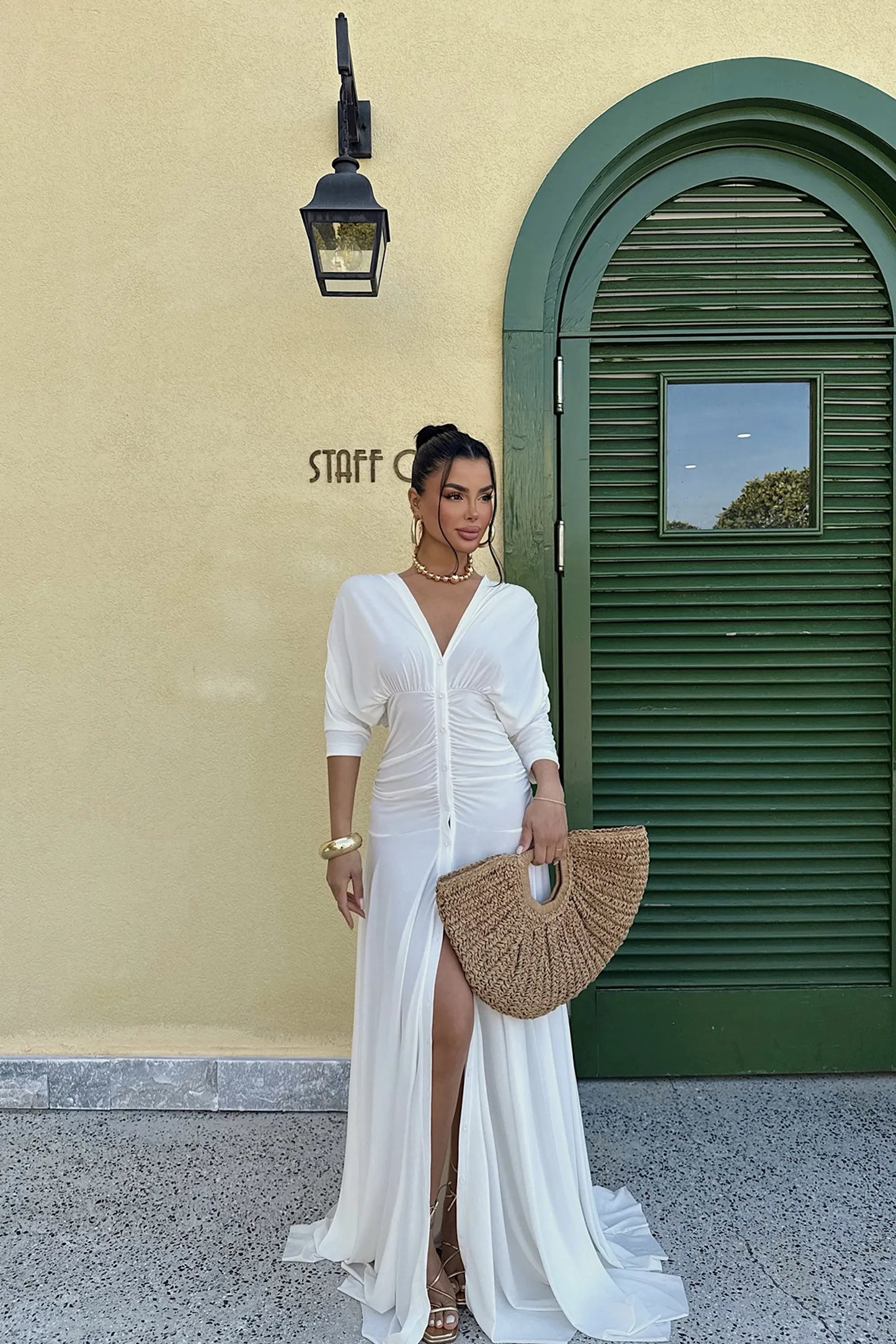 Vestido Longo Com Detalhes.