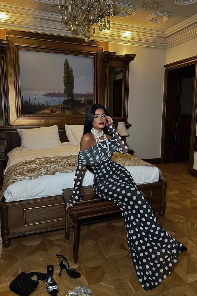 Vestido elegante às bolinhas