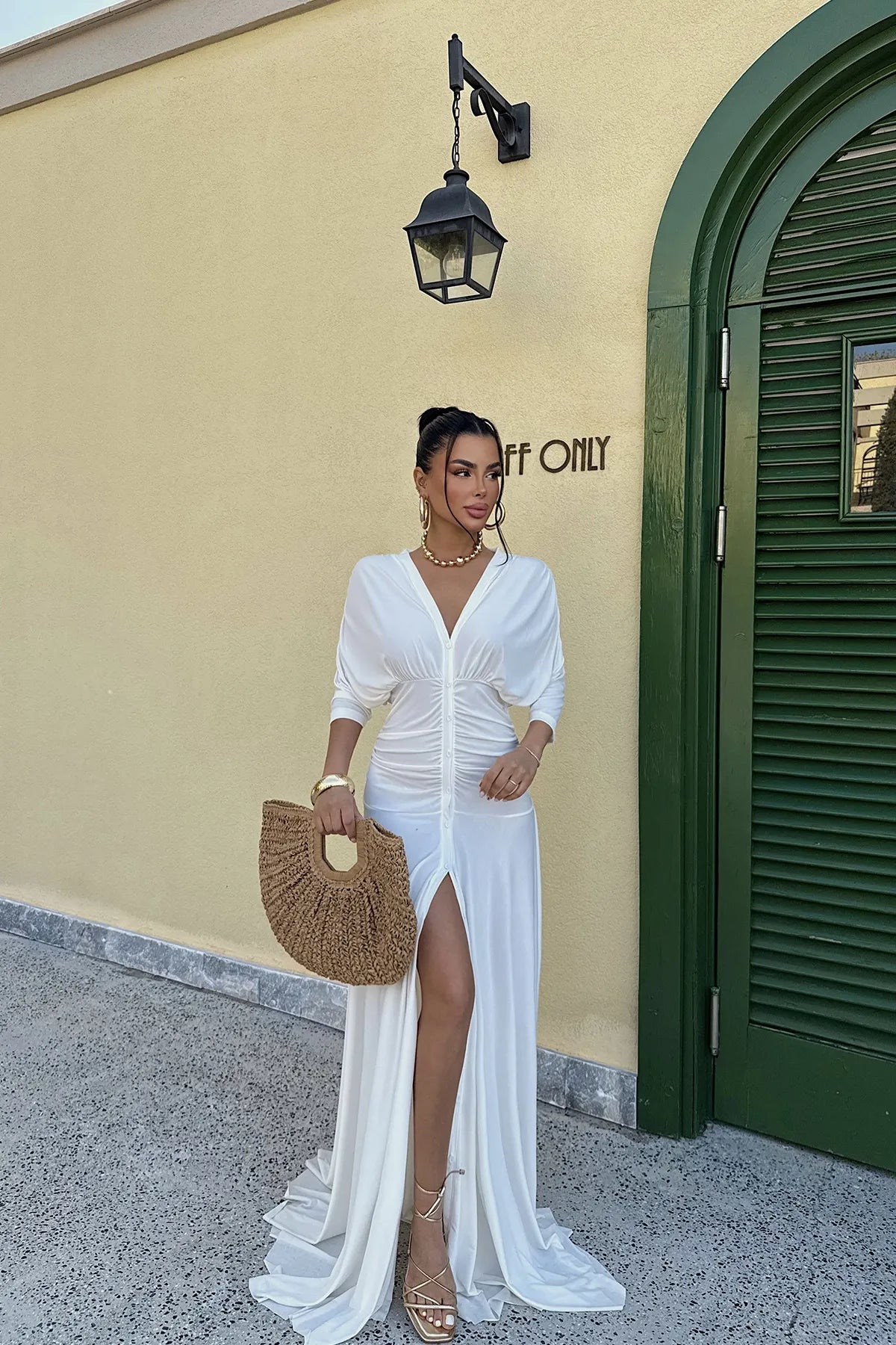 Vestido Longo Com Detalhes.