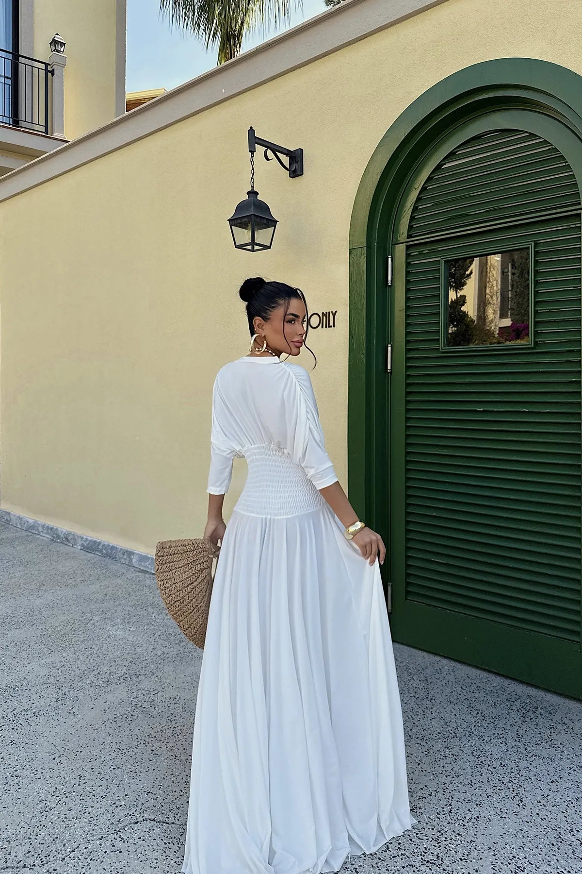 Vestido Longo Com Detalhes.